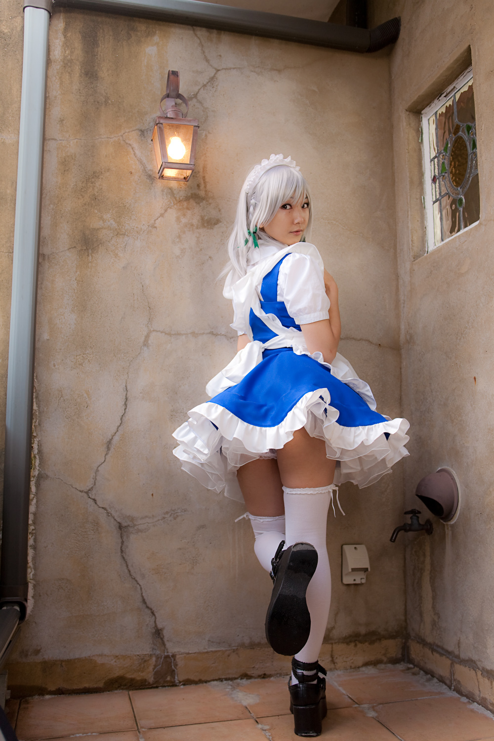 cosplay美女套图 c77 Sakuya Izayoi　白丝假发扮相(1)